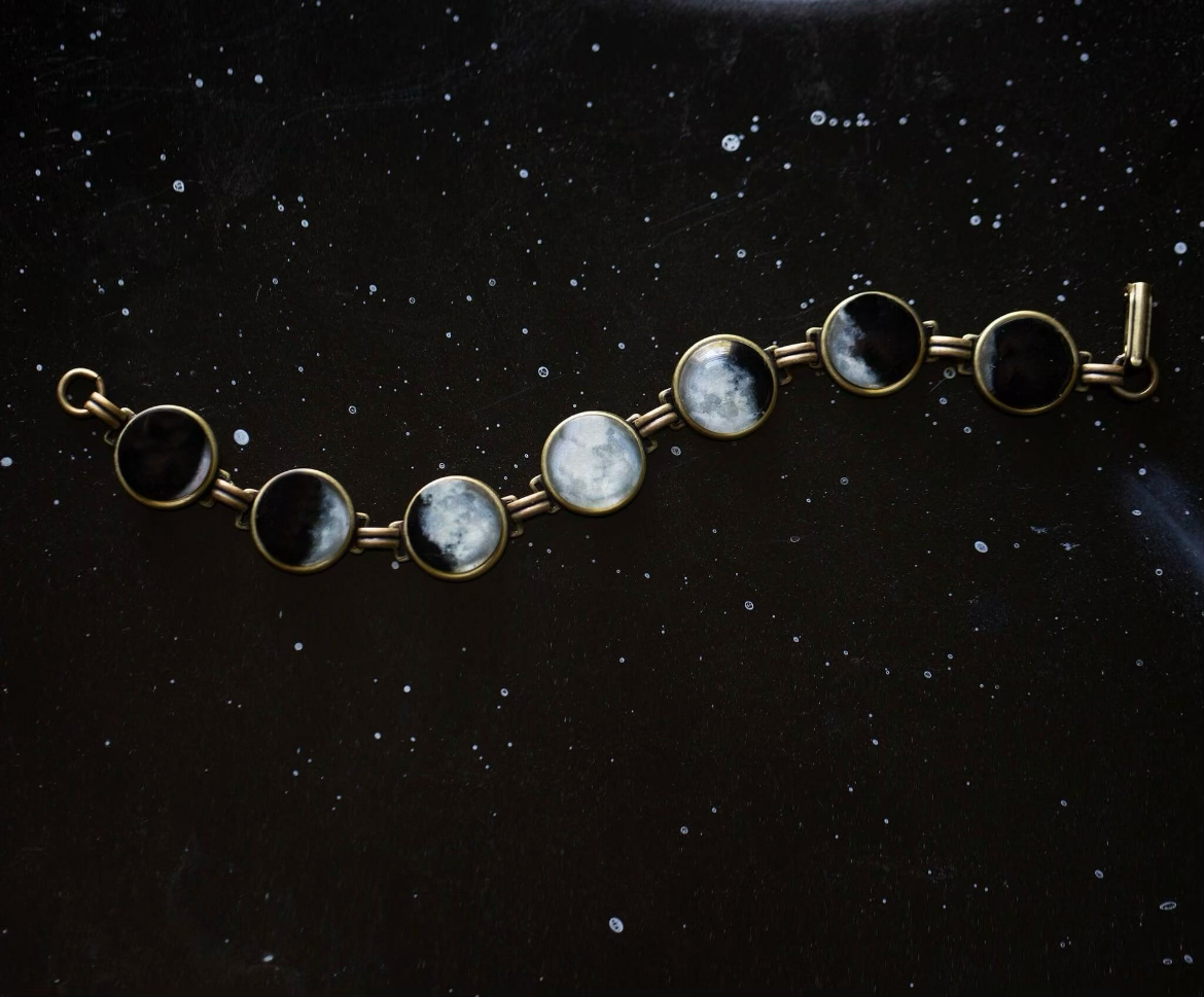 🌙 Midnight Moon Bracelet