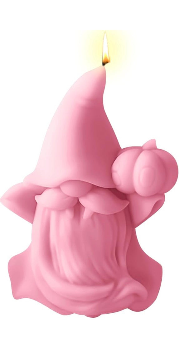 Gnome holding pumpkin candle 🎃🧙🏼♂️