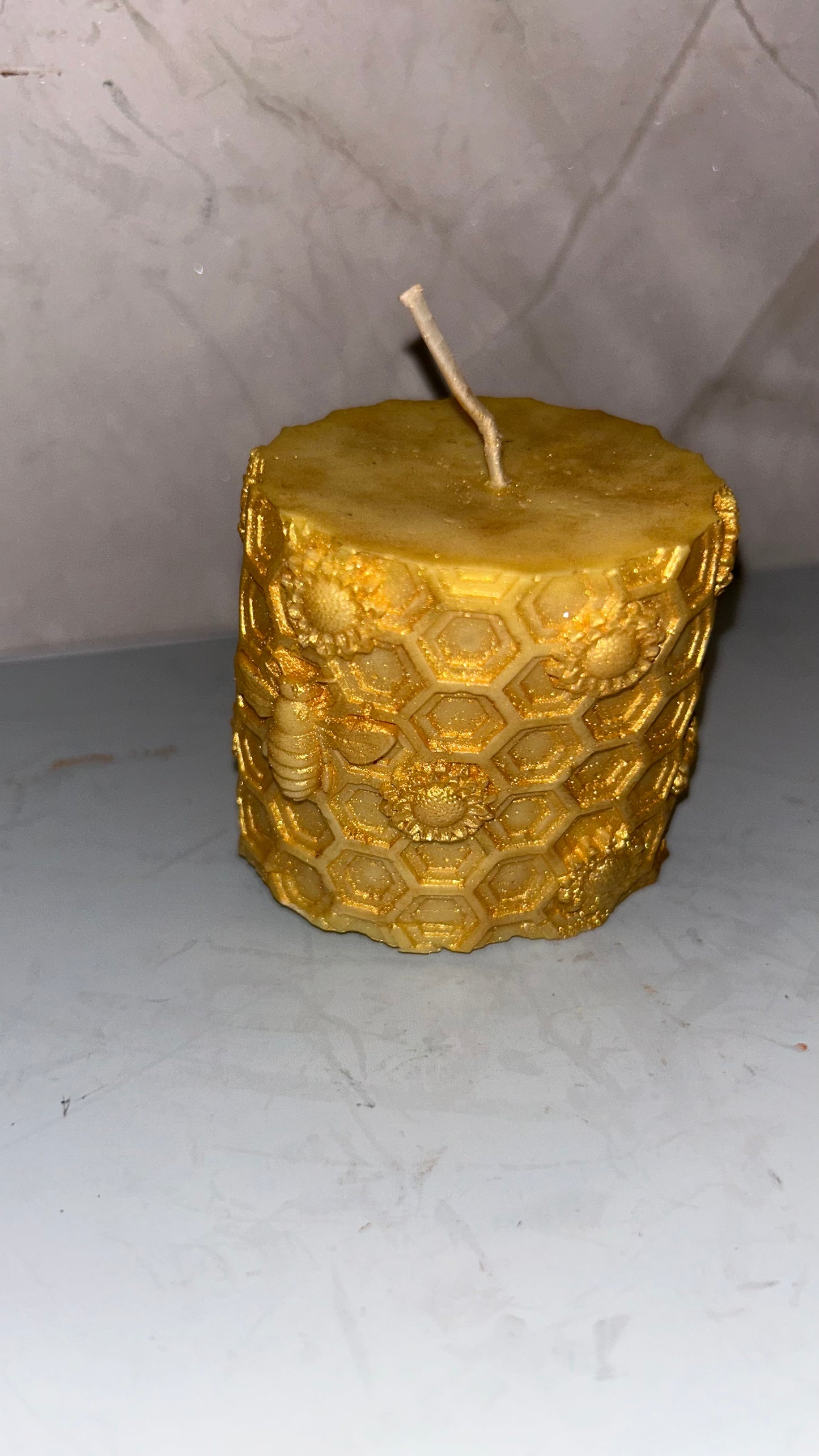 Honeycomb candle w/bees and sunflowers 🌻 🐝🕯️
