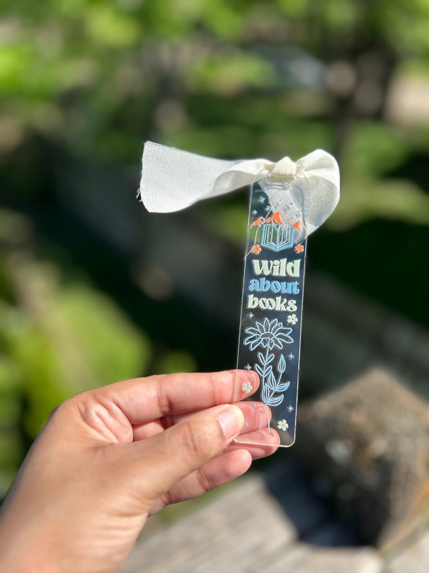 “Wild about books” bookmark 🌿