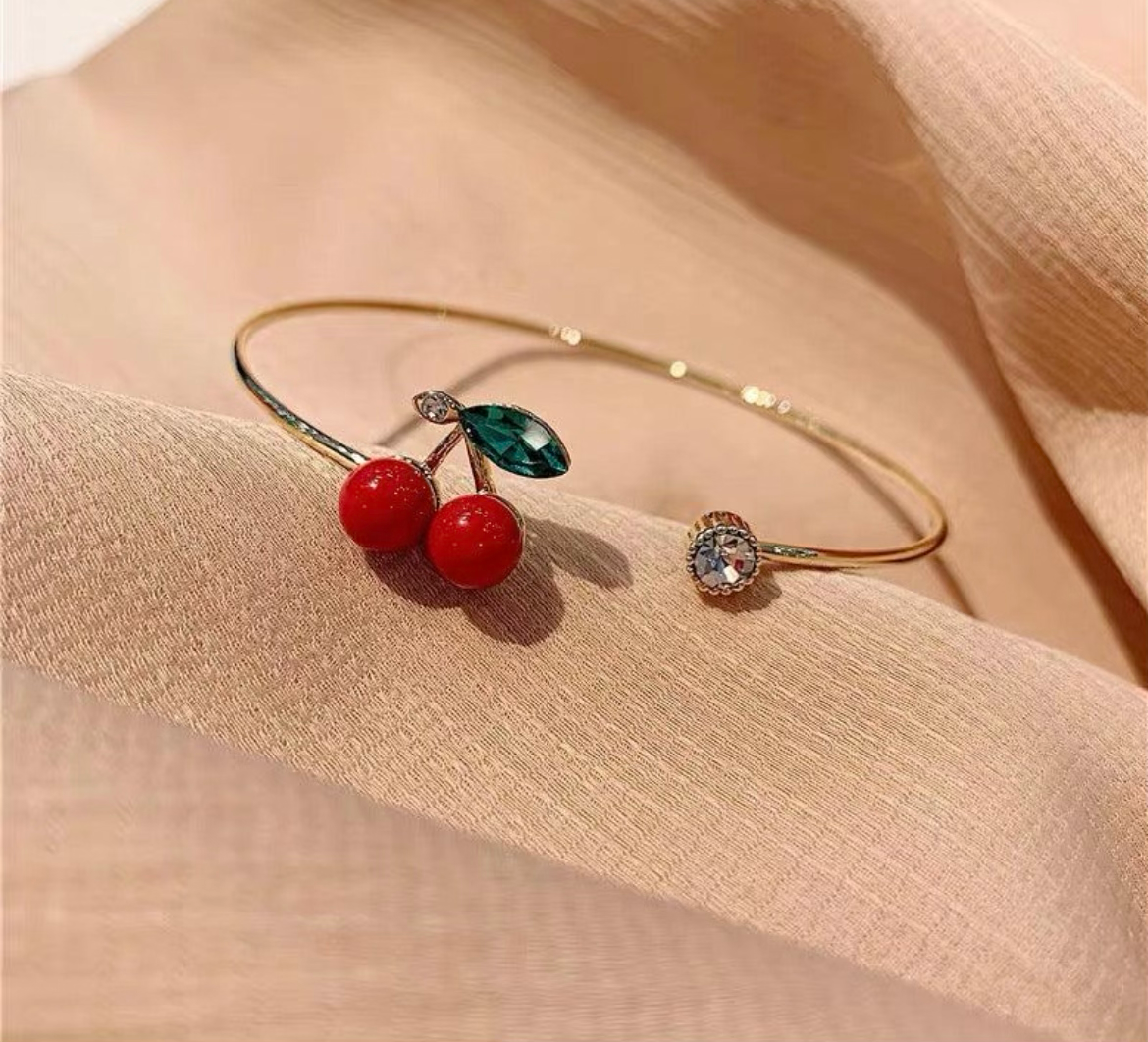 🍒 Cherry Kiss Bracelet