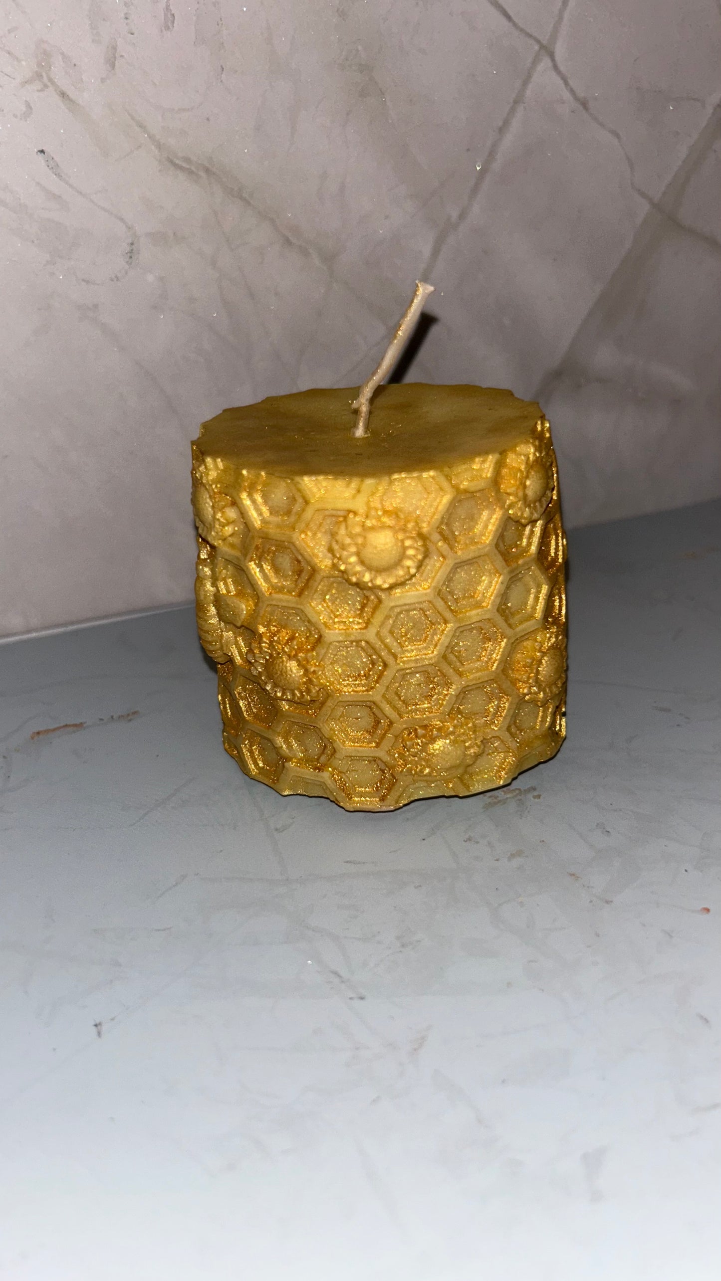 Honeycomb candle w/bees and sunflowers 🌻 🐝🕯️