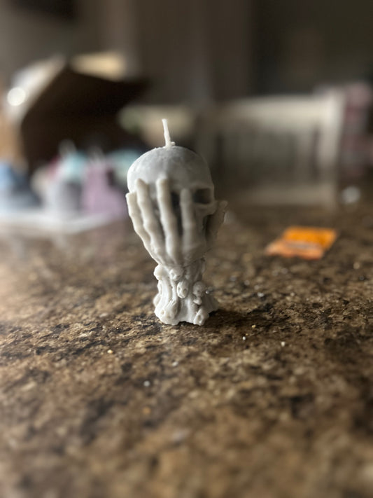 Ghost hand skull candle with mini skulls 💀