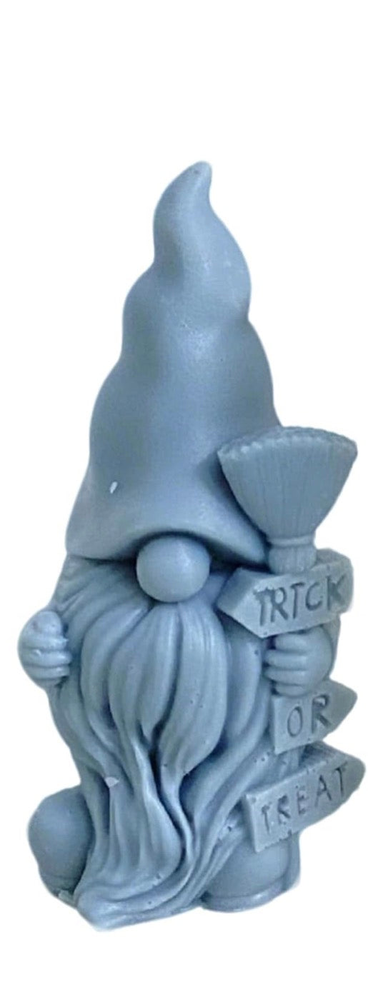 Gnome: Trick or Treat candle 🍫🎃🕯️