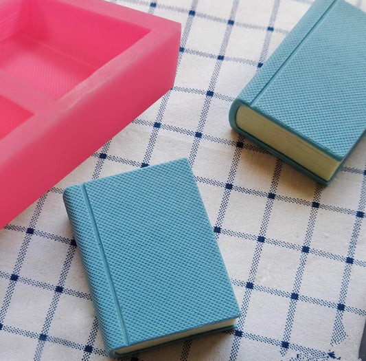 Set of 2 Book Candles 📚