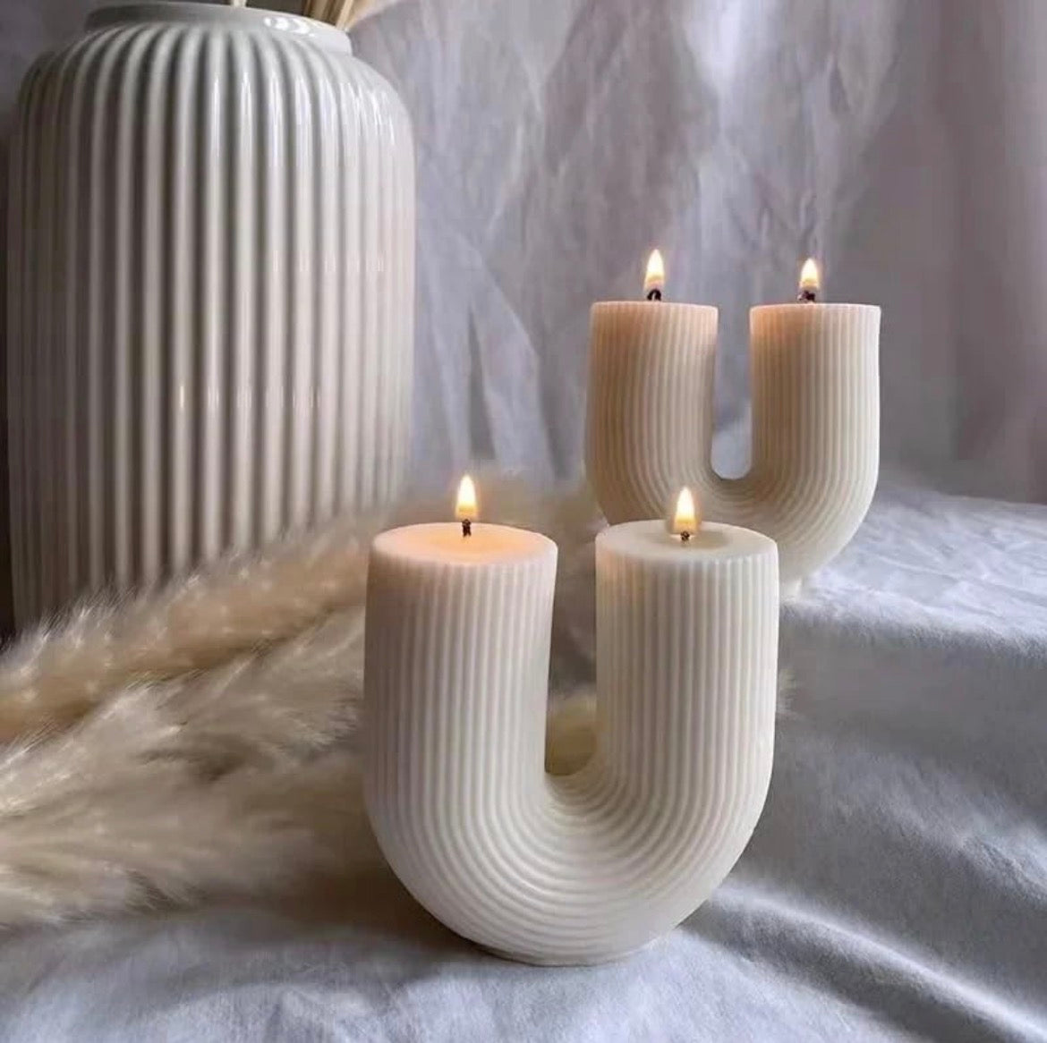 U- shaped column candle 🕯️